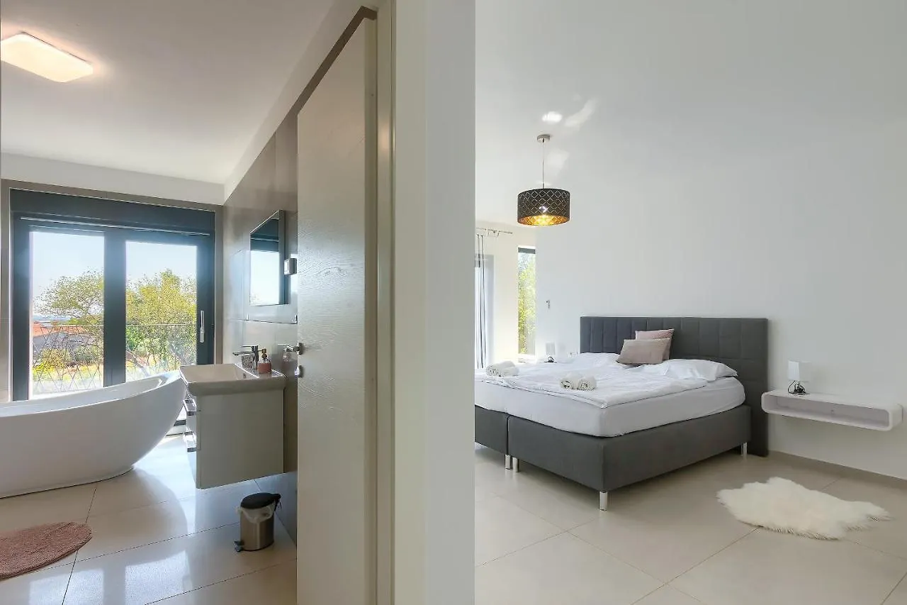 Villa Valdo Marcana 0*,
